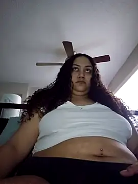 Snapshot of honeeyyy_pot chatting on 10/01/25, 04:02 honeeyyy pot online show from 10/01/25, 04:02