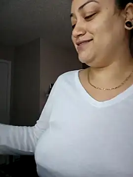 Snapshot of honeeyyy_pot chatting on 10/05/25, 06:50 honeeyyy pot online show from 10/05/25, 06:50