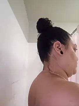 Snapshot of honeeyyy_pot chatting on 10/07/25, 04:53 honeeyyy pot online show from 10/07/25, 04:53