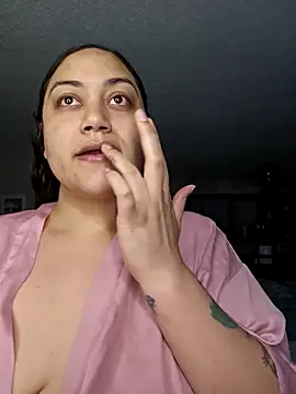 Snapshot of honeeyyy_pot chatting on 10/22/25, 05:41 honeeyyy pot online show from 10/22/25, 05:41