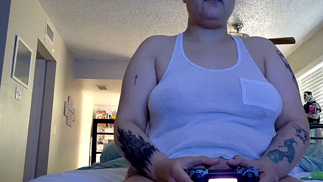 Snapshot of honeeyyy_pot chatting on 10/27/25, 11:31 honeeyyy pot online show from 10/27/25, 11:31