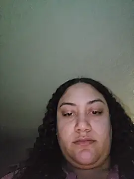 Snapshot of honeeyyy_pot chatting on 10/31/25, 12:11 honeeyyy pot online show from 10/31/25, 12:11