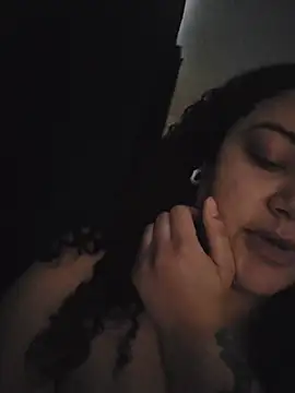 Snapshot of honeeyyy_pot chatting on 11/11/25, 05:35 honeeyyy pot online show from 11/11/25, 05:35