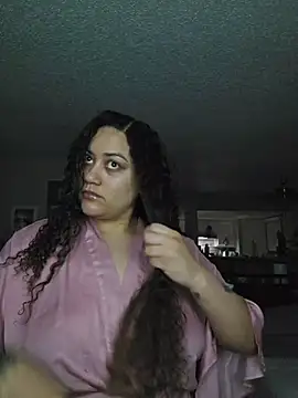 Snapshot of honeeyyy_pot chatting on 11/17/25, 07:03 honeeyyy pot online show from 11/17/25, 07:03