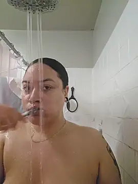 Snapshot of honeeyyy_pot chatting on 12/18/25, 06:41 honeeyyy pot online show from 12/18/25, 06:41