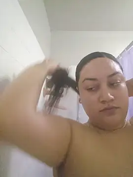 Snapshot of honeeyyy_pot chatting on 01/14/26, 07:03 honeeyyy pot online show from 01/14/26, 07:03