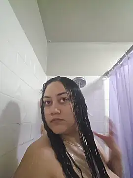 Snapshot of honeeyyy_pot chatting on 01/17/26, 07:13 honeeyyy pot online show from 01/17/26, 07:13