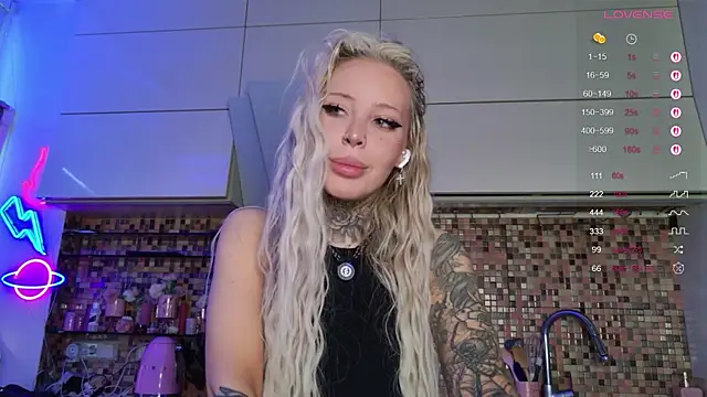 Snapshot of 2badforyou chatting on 11/10/25, 11:42 2badforyou online show from 11/10/25, 11:42