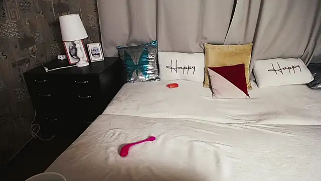 Snapshot of Unusual_G chatting on 12/16/25, 06:18 Unusual G online show from 12/16/25, 06:18