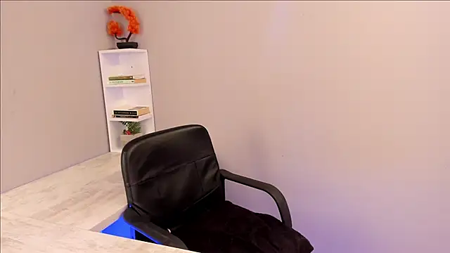 Snapshot of bulma_bambina_ chatting on 11/16/25, 12:16 bulma bambina online show from 11/16/25, 12:16