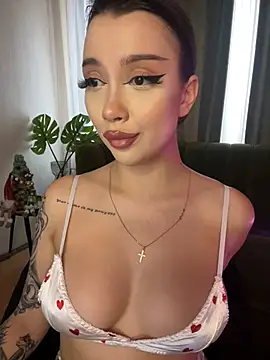 Snapshot of BamBam_XO chatting on 01/05/25, 08:11 BamBam XO online show from 01/05/25, 08:11