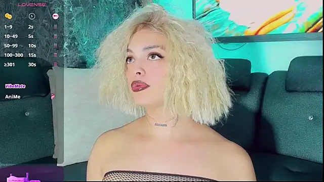 Emmaa Saenz  online show from 11/05/25, 09:26