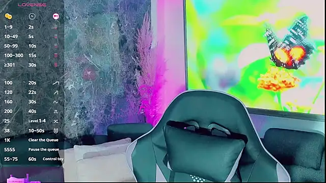 Emmaa Saenz  online show from 11/13/25, 08:19