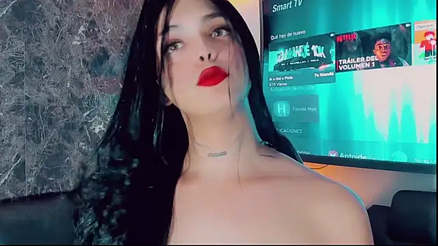 Emmaa Saenz  online show from 11/26/25, 09:16