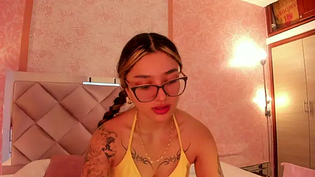 Snapshot of Arianavillada chatting on 10/17/25, 03:10 Arianavillada online show from 10/17/25, 03:10