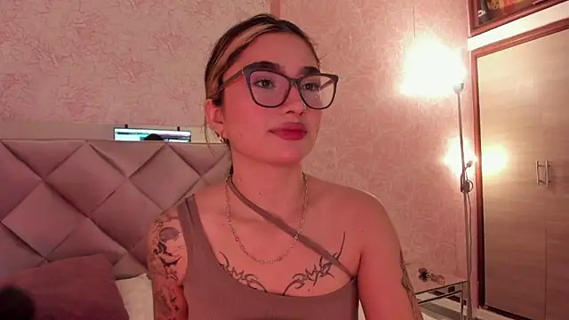 Snapshot of Arianavillada chatting on 10/22/25, 03:18 Arianavillada online show from 10/22/25, 03:18