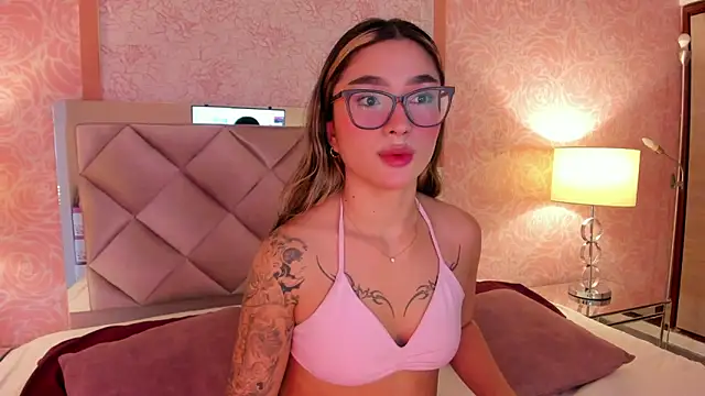 Snapshot of Arianavillada chatting on 11/11/25, 03:17 Arianavillada online show from 11/11/25, 03:17