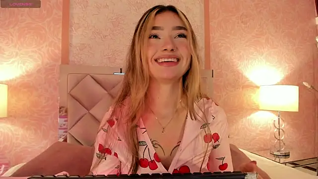 Snapshot of Arianavillada chatting on 11/18/25, 03:23 Arianavillada online show from 11/18/25, 03:23