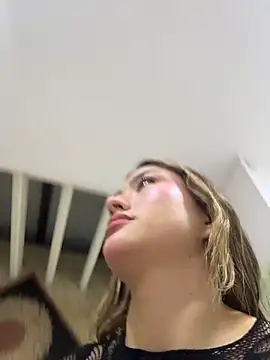 Snapshot of Arianavillada chatting on 12/14/25, 03:12 Arianavillada online show from 12/14/25, 03:12