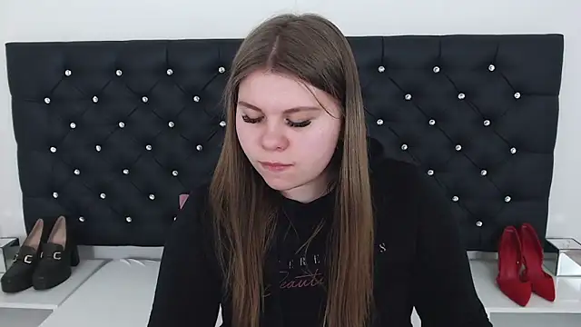 Snapshot of AbbyPleasure chatting on 02/18/25, 03:32 AbbyPleasure online show from 02/18/25, 03:32