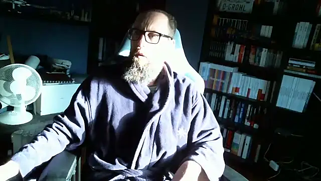 Snapshot of MeSteff chatting on 12/28/24, 09:42 MeSteff online show from 12/28/24, 09:42