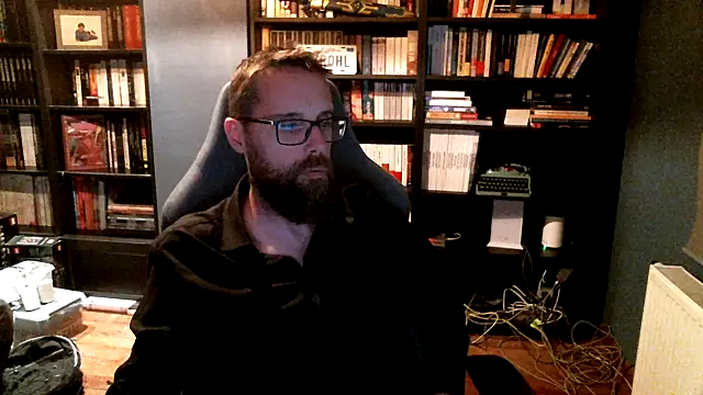 Snapshot of MeSteff chatting on 10/12/25, 05:23 MeSteff online show from 10/12/25, 05:23