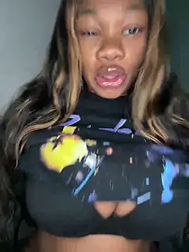 Snapshot of CharismaaBanx chatting on 12/03/24, 09:44 CharismaaBanx online show from 12/03/24, 09:44