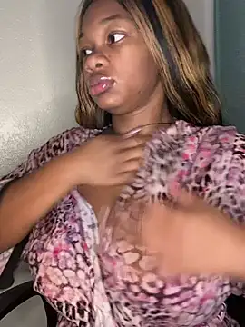 Snapshot of CharismaaBanx chatting on 12/08/24, 10:41 CharismaaBanx online show from 12/08/24, 10:41