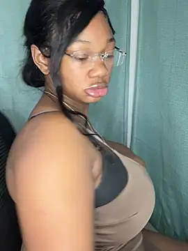 Snapshot of CharismaaBanx chatting on 02/04/25, 08:56 CharismaaBanx online show from 02/04/25, 08:56