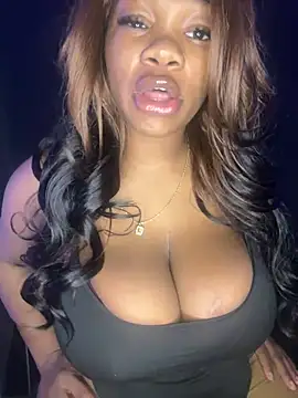 Snapshot of CharismaaBanx chatting on 03/07/25, 03:08 CharismaaBanx online show from 03/07/25, 03:08