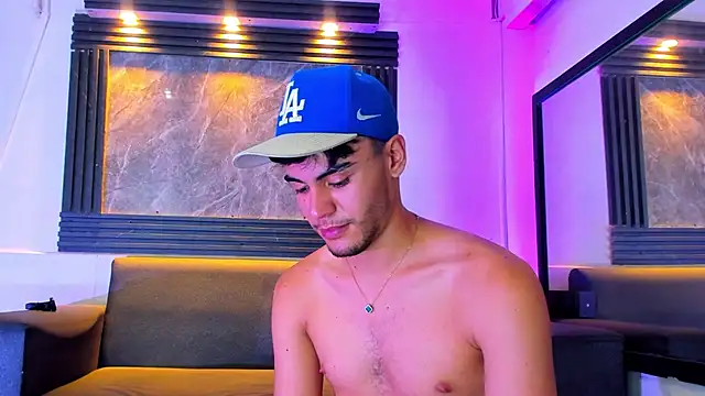 Snapshot of liam_genner_ chatting on 11/14/25, 08:07 liam genner online show from 11/14/25, 08:07