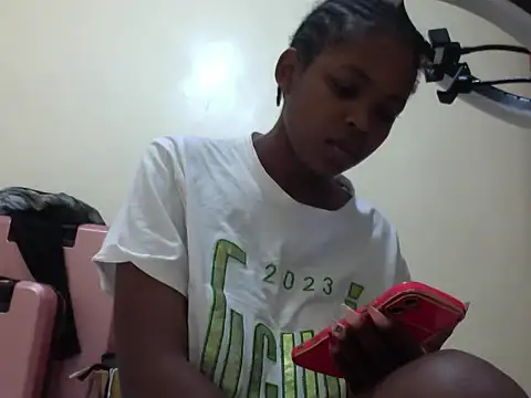 Snapshot of queen-sasha chatting on 06/16/26, 10:18 queen-sasha online show from 06/16/26, 10:18
