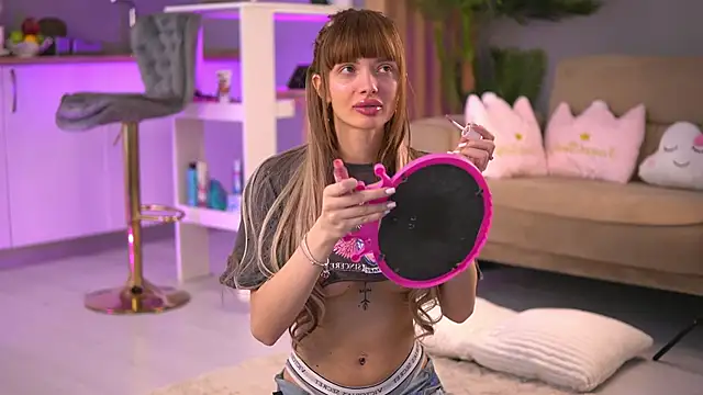 Snapshot of ButterflyLeah chatting on 03/07/25, 05:29 ButterflyLeah online show from 03/07/25, 05:29