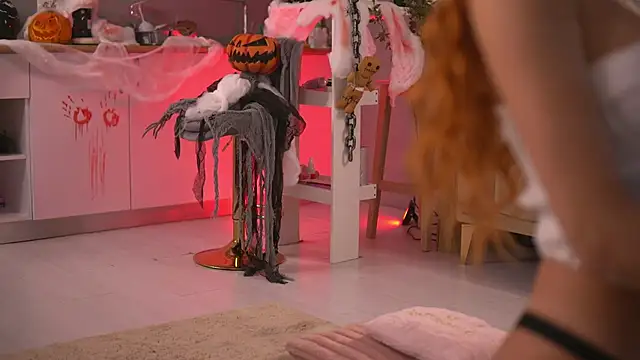 Snapshot of ButterflyLeah chatting on 11/04/25, 02:43 ButterflyLeah online show from 11/04/25, 02:43