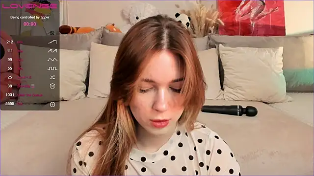 Snapshot of Frau_Lina chatting on 11/16/25, 02:33 Frau Lina online show from 11/16/25, 02:33