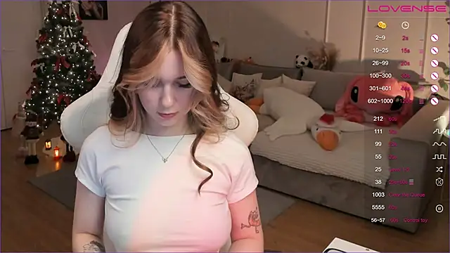 Snapshot of Frau_Lina chatting on 12/21/25, 02:13 Frau Lina online show from 12/21/25, 02:13