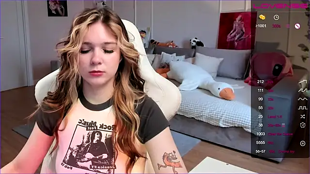 Snapshot of Frau_Lina chatting on 03/24/26, 02:44 Frau Lina online show from 03/24/26, 02:44