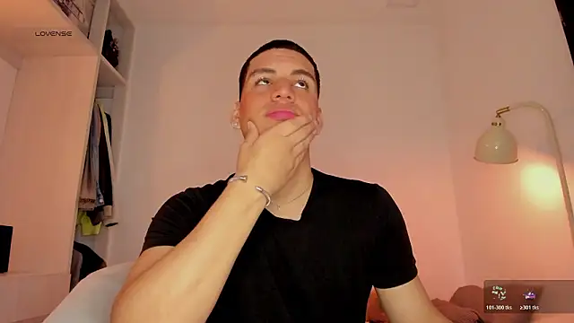 Snapshot of Curlblue chatting on 03/05/26, 07:48 Curlblue online show from 03/05/26, 07:48