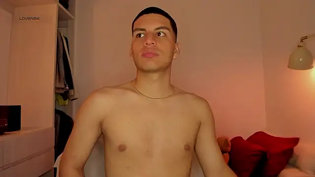 Snapshot of Curlblue chatting on 03/05/26, 10:06 Curlblue online show from 03/05/26, 10:06