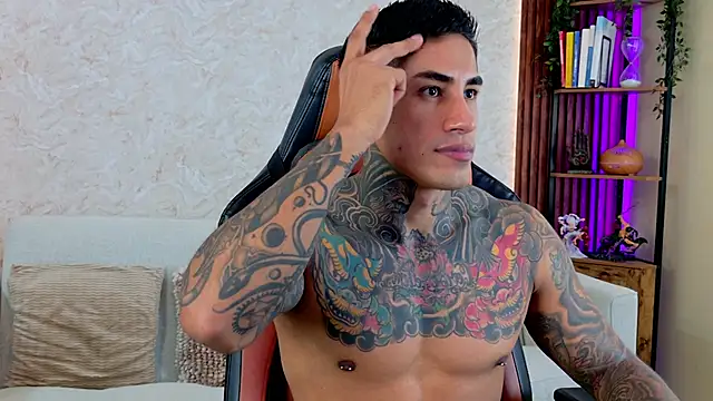 Snapshot of AdanReilly chatting on 03/07/26, 04:26 AdanReilly online show from 03/07/26, 04:26