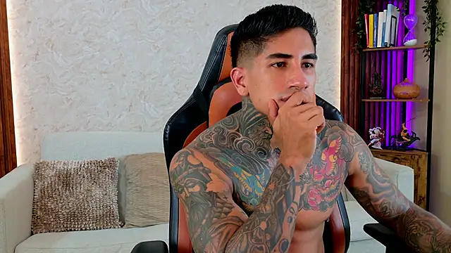 Snapshot of AdanReilly chatting on 03/26/26, 08:47 AdanReilly online show from 03/26/26, 08:47