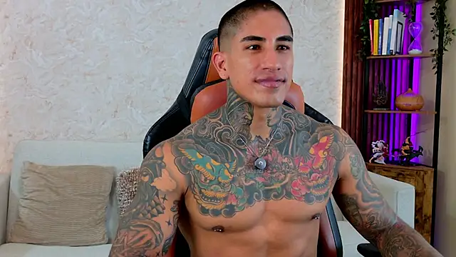 Snapshot of AdanReilly chatting on 04/11/26, 04:11 AdanReilly online show from 04/11/26, 04:11