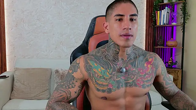 Snapshot of AdanReilly chatting on 04/12/26, 02:55 AdanReilly online show from 04/12/26, 02:55