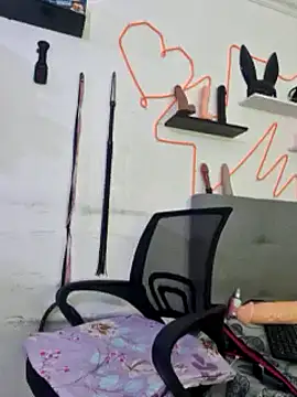 Snapshot of Sophiehuntress chatting on 03/21/25, 11:55 Sophiehuntress online show from 03/21/25, 11:55