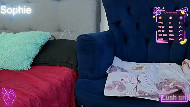 Snapshot of Sophiehuntress chatting on 09/30/25, 02:00 Sophiehuntress online show from 09/30/25, 02:00