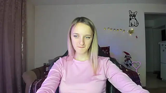 Snapshot of RouseReed chatting on 12/18/25, 01:06 RouseReed online show from 12/18/25, 01:06