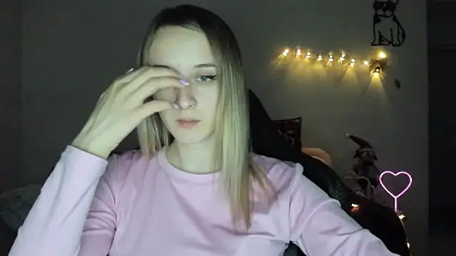 Snapshot of RouseReed chatting on 12/20/25, 01:29 RouseReed online show from 12/20/25, 01:29