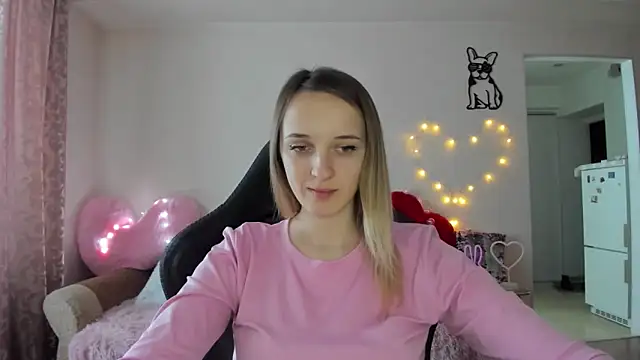 Snapshot of RouseReed chatting on 02/17/26, 01:07 RouseReed online show from 02/17/26, 01:07