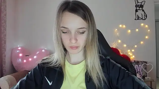 Snapshot of RouseReed chatting on 02/27/26, 01:00 RouseReed online show from 02/27/26, 01:00