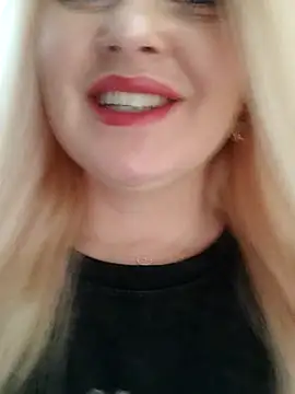 Snapshot of LadyLolyPop_ chatting on 12/14/25, 01:11 LadyLolyPop online show from 12/14/25, 01:11